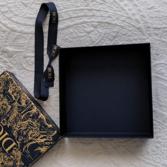 Dior Box + Ribbon - Picture 5 of 6